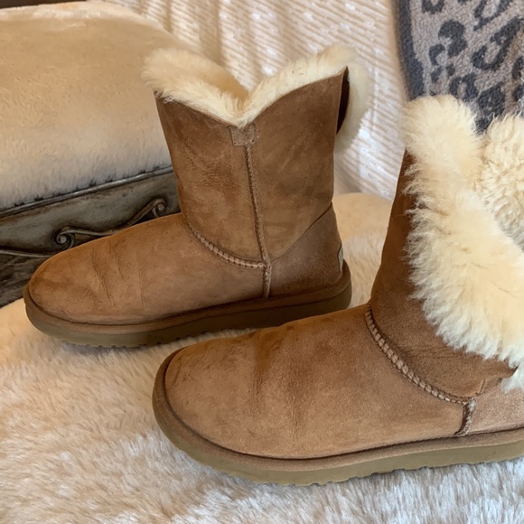 UGG Bailey Button boot. - Picture 5 of 6